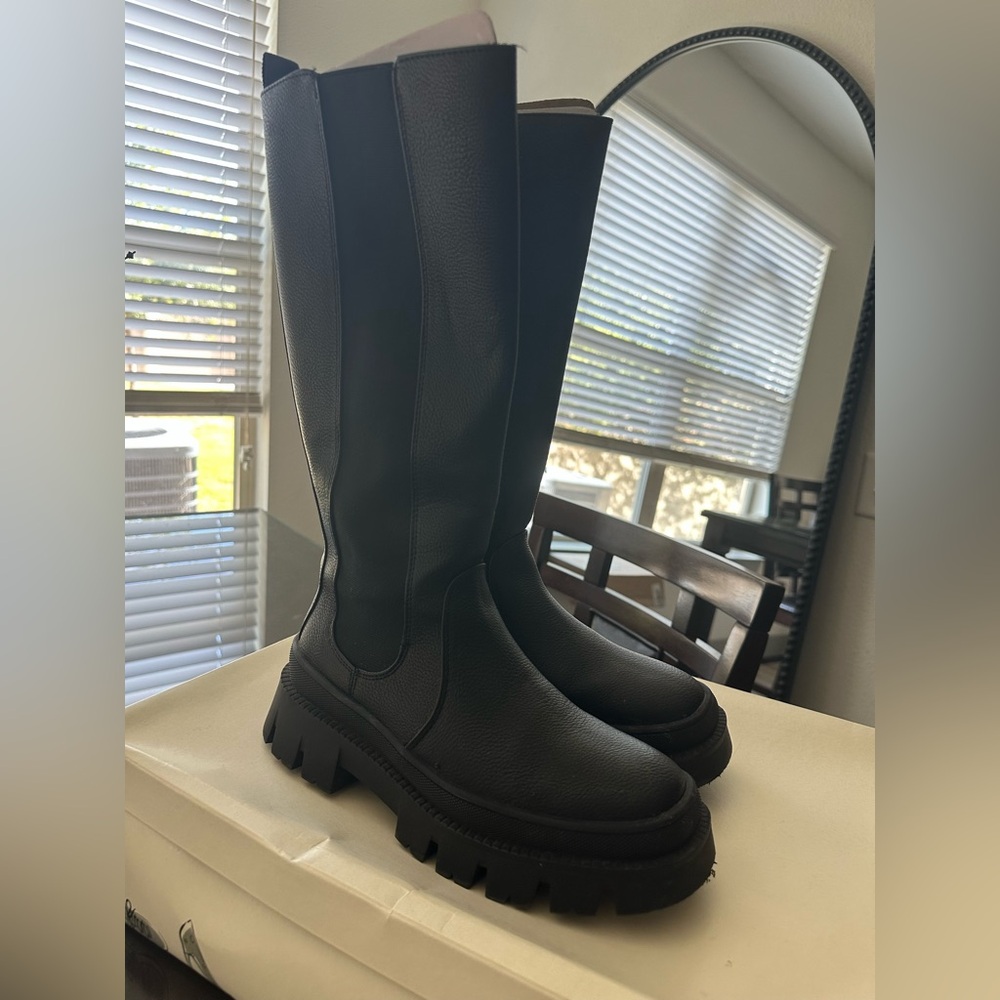 Women’s Black chunky Target Corene Boots